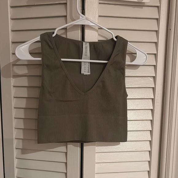Forever 21 Tops - Olive Green Sleeveless Crop Top